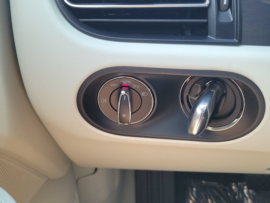 Used 2025 Porsche Macan GTS AWD/4WD image 21
