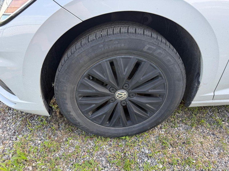Used 2019 Volkswagen Jetta SEL FWD image 2