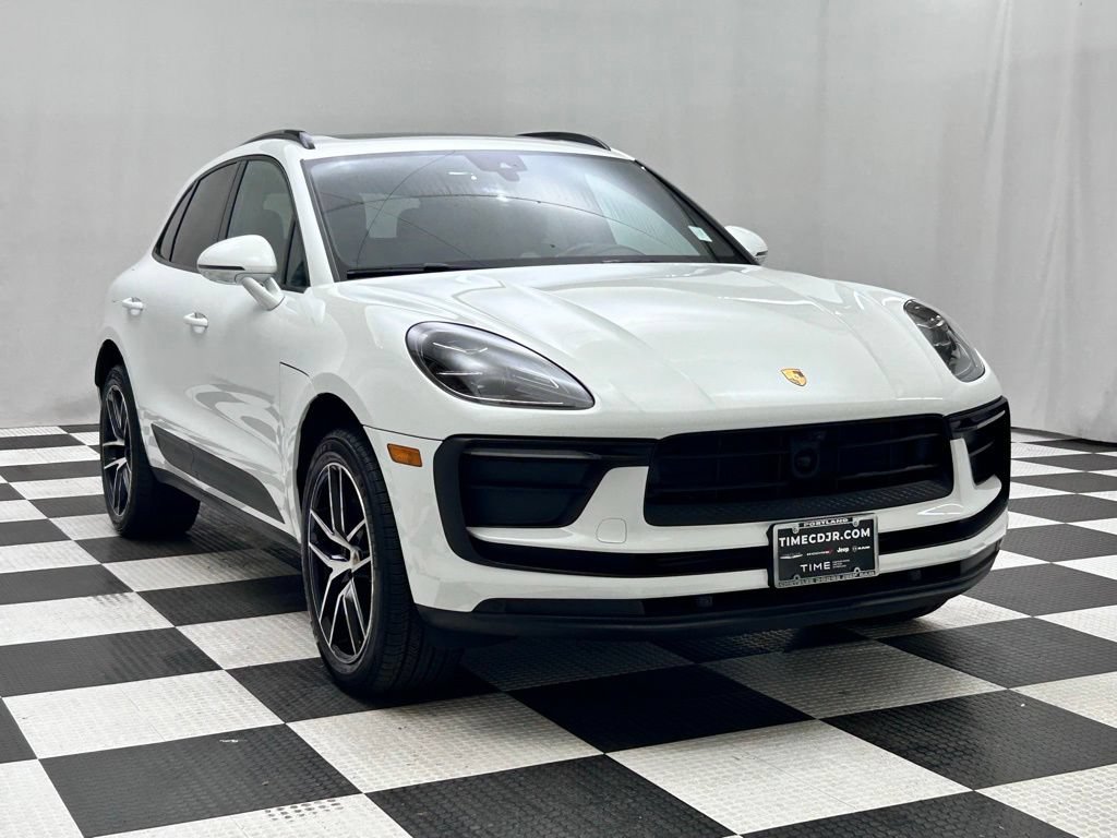 Used 2024 Porsche Macan AWD/4WD image 2