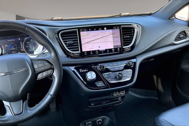 Used 2021 Chrysler Pacifica Touring-L w/ Uconnect Theater Family Group FWD image 9