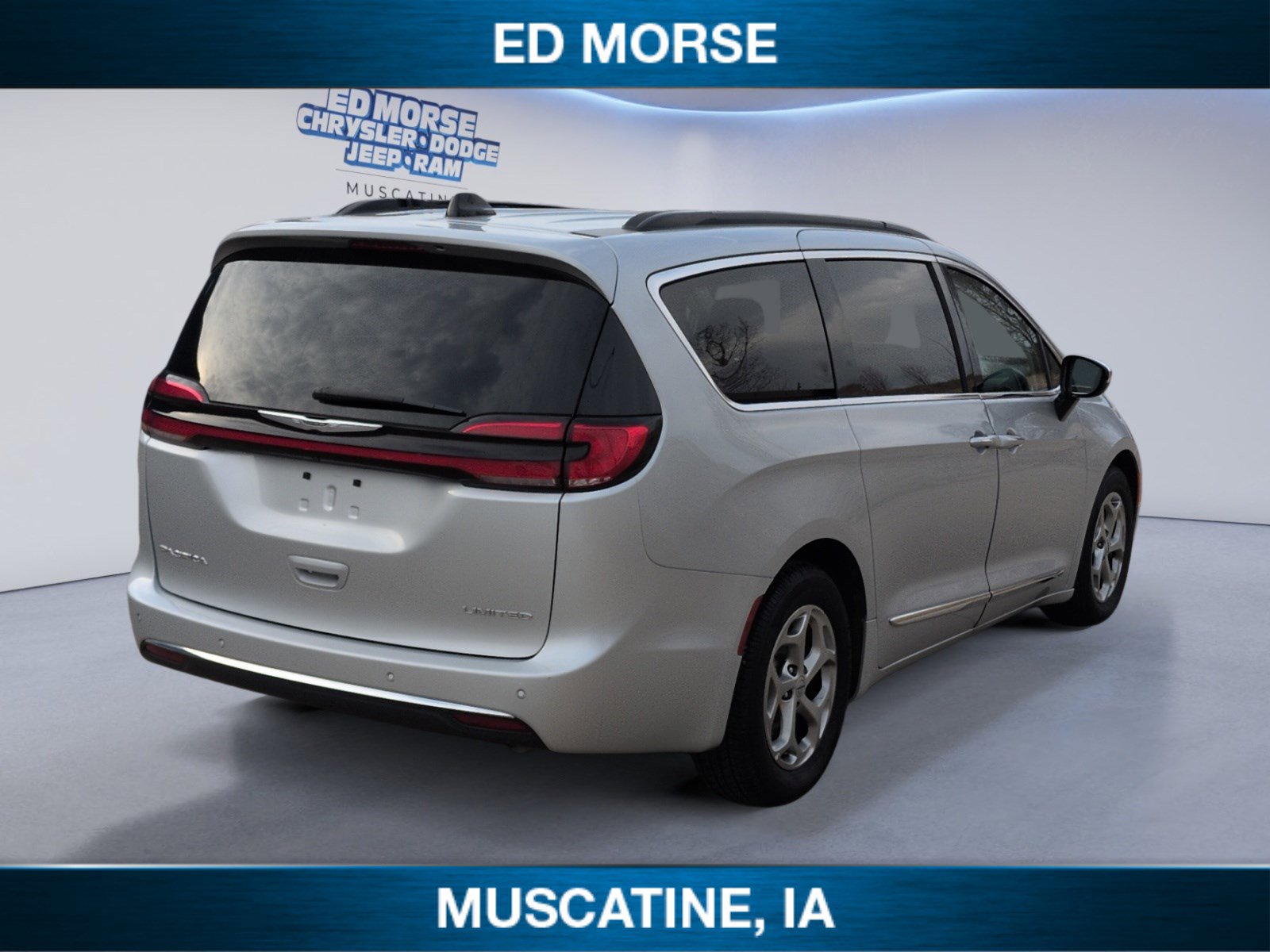 Used 2023 Chrysler Pacifica Limited FWD image 5