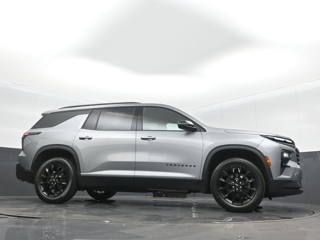 Used 2024 Chevrolet Traverse LT w/ Midnight/Sport Edition FWD image 29