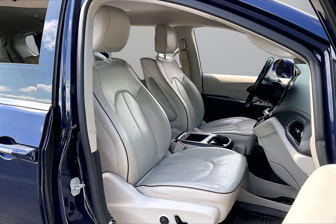 Certified 2018 Chrysler Pacifica Limited w/ Advanced Safetytec Group FWD image 24