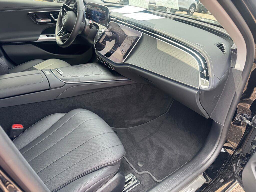 Used 2024 Mercedes-Benz E 350 4MATIC Sedan image 19
