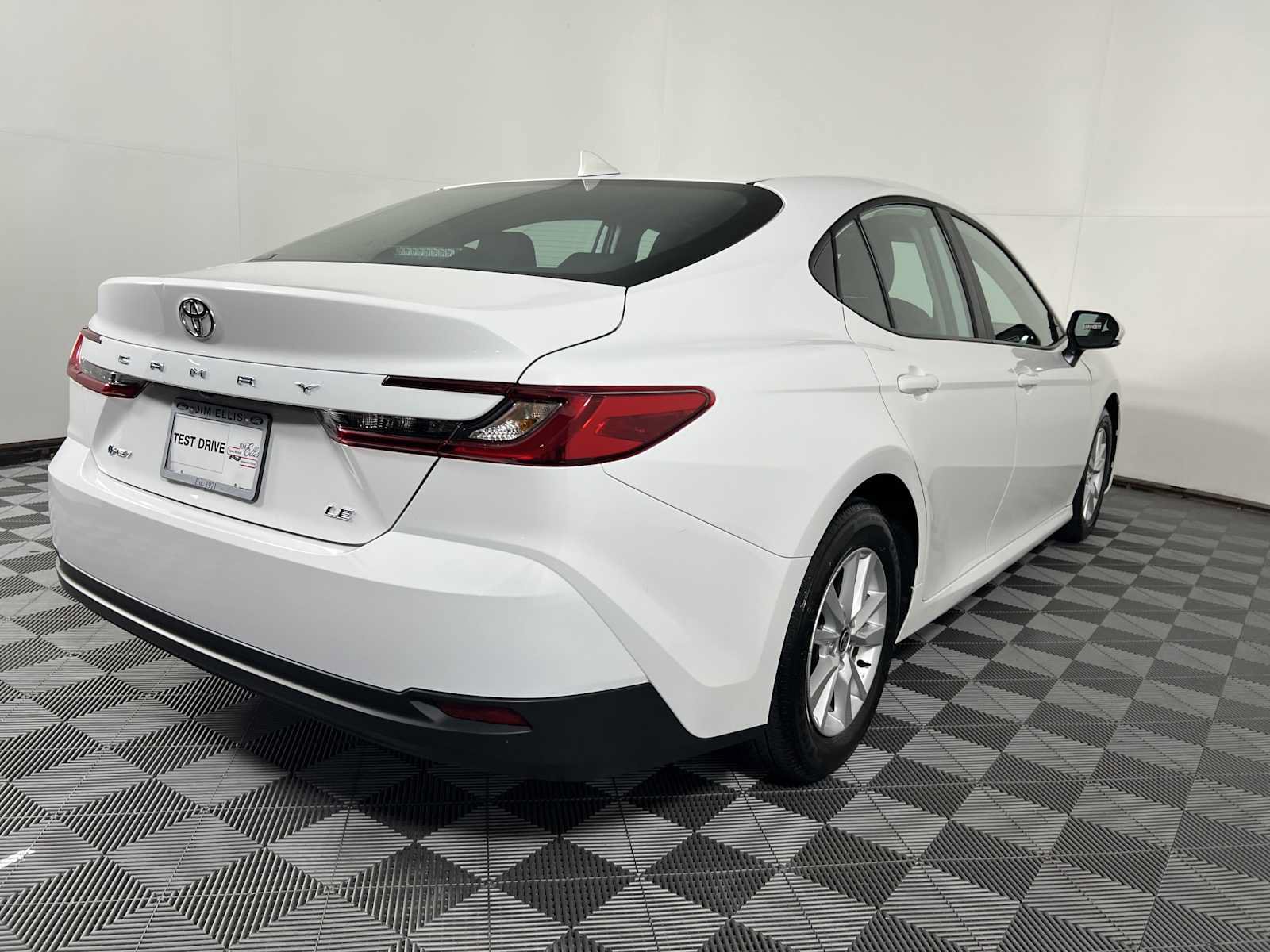 Used 2025 Toyota Camry LE FWD image 7