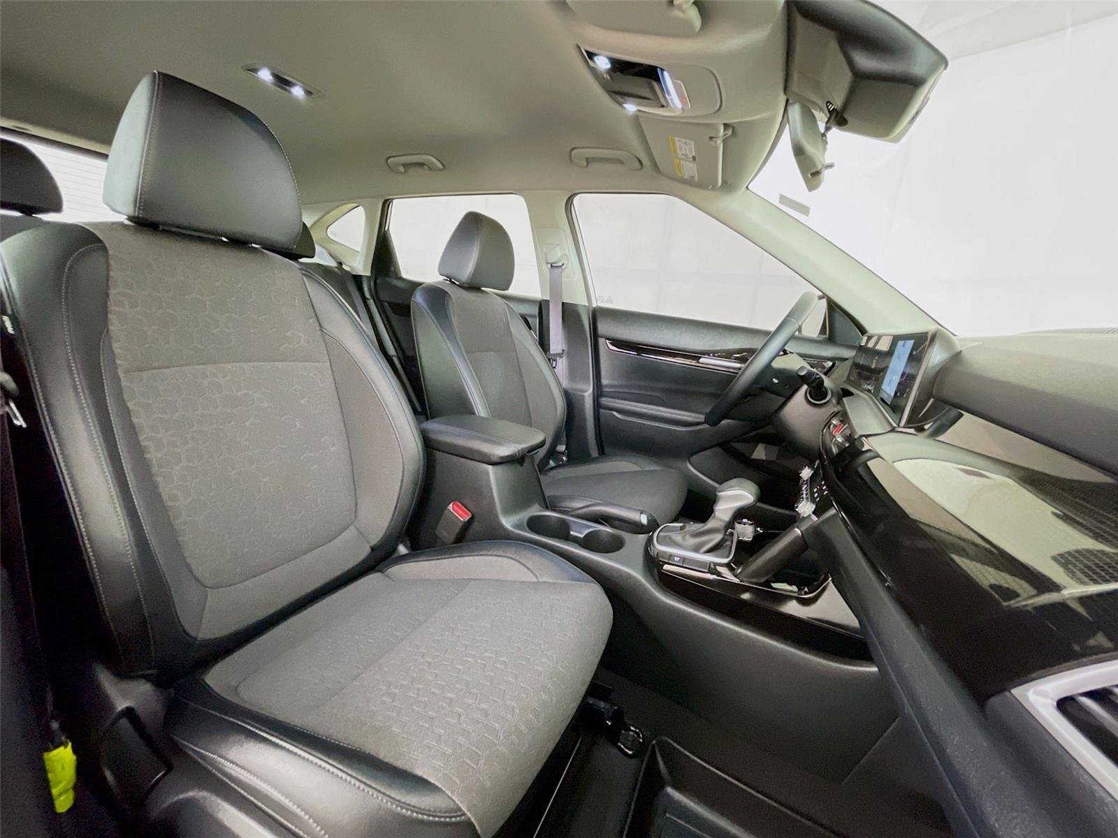 Certified 2025 Kia Seltos S FWD image 31