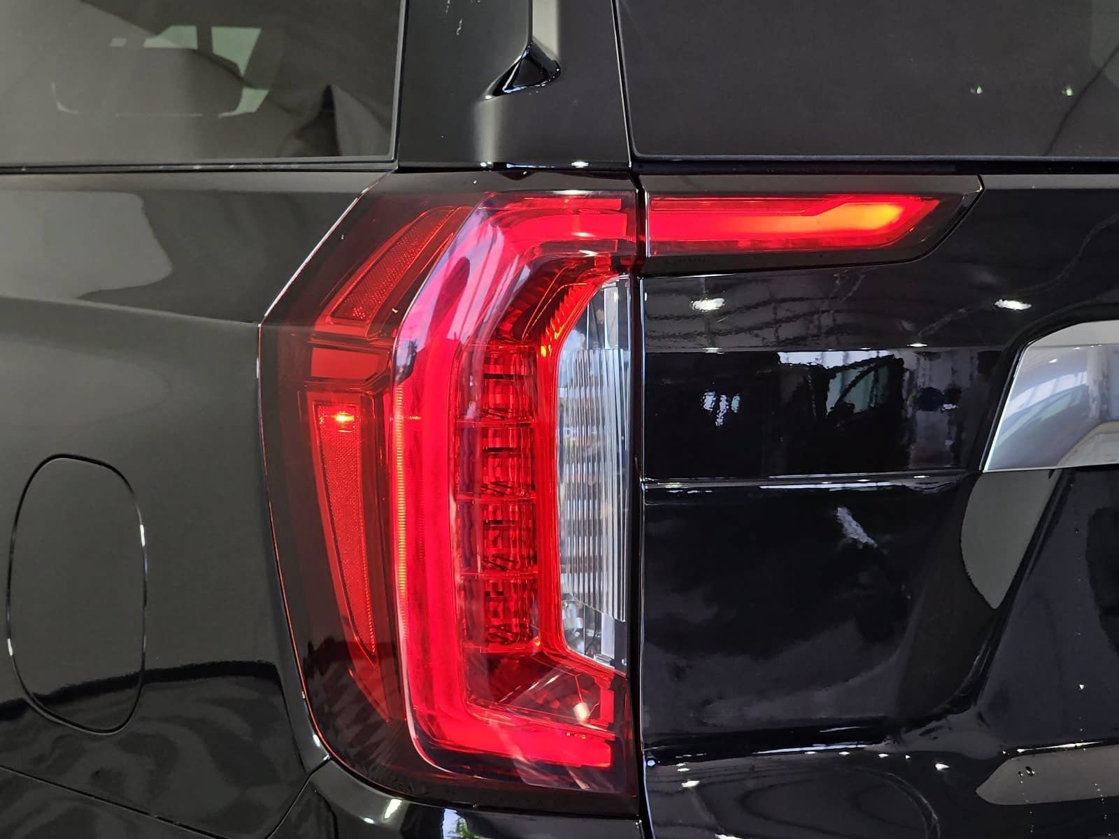 Used 2023 GMC Yukon XL Denali AWD/4WD image 31