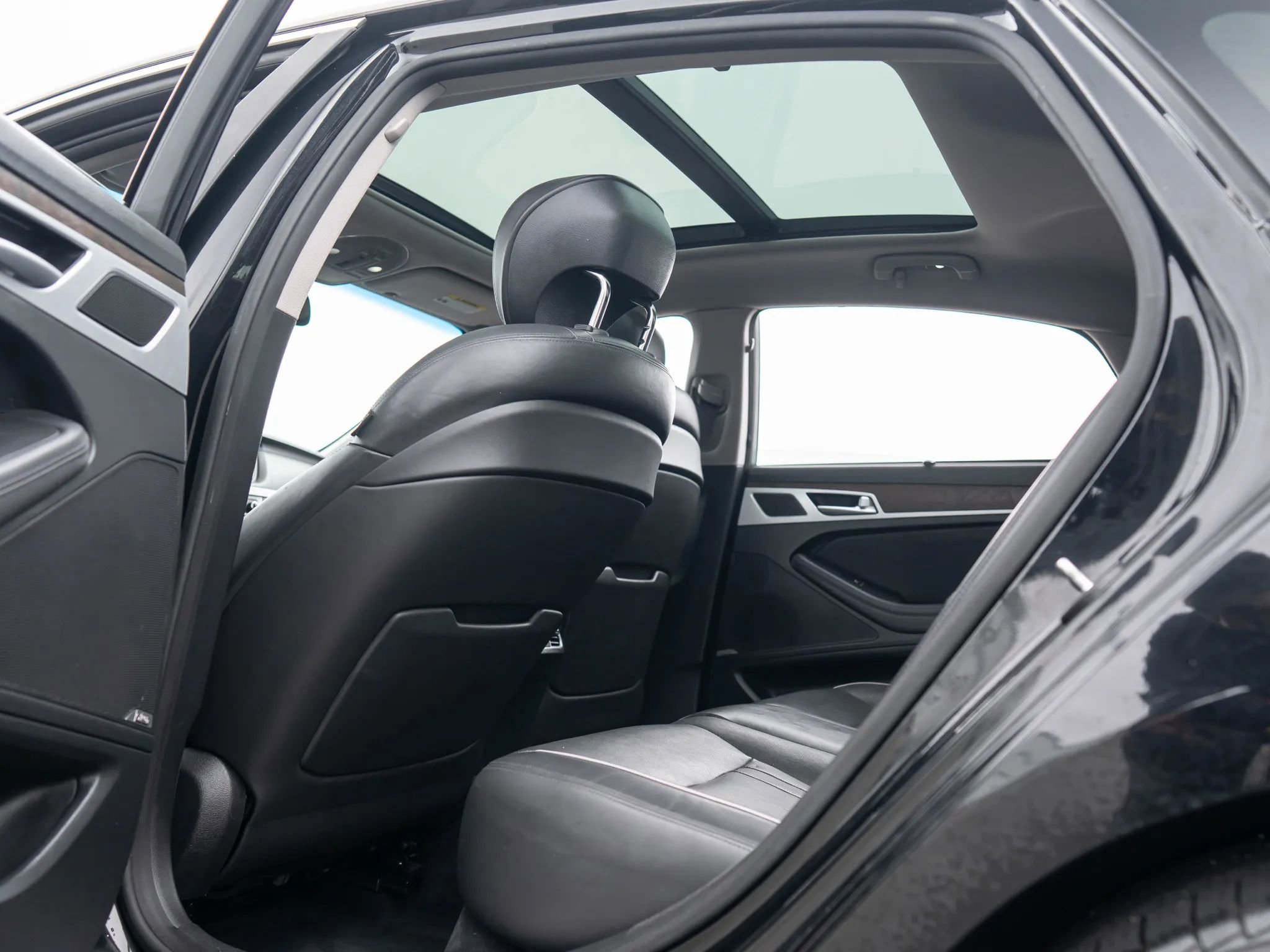 Used 2015 Hyundai Genesis 3.8 w/ Option Group 04 image 22