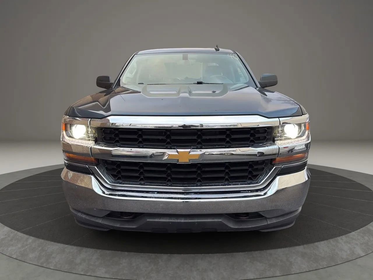 Used 2018 Chevrolet Silverado 1500 LT image 2