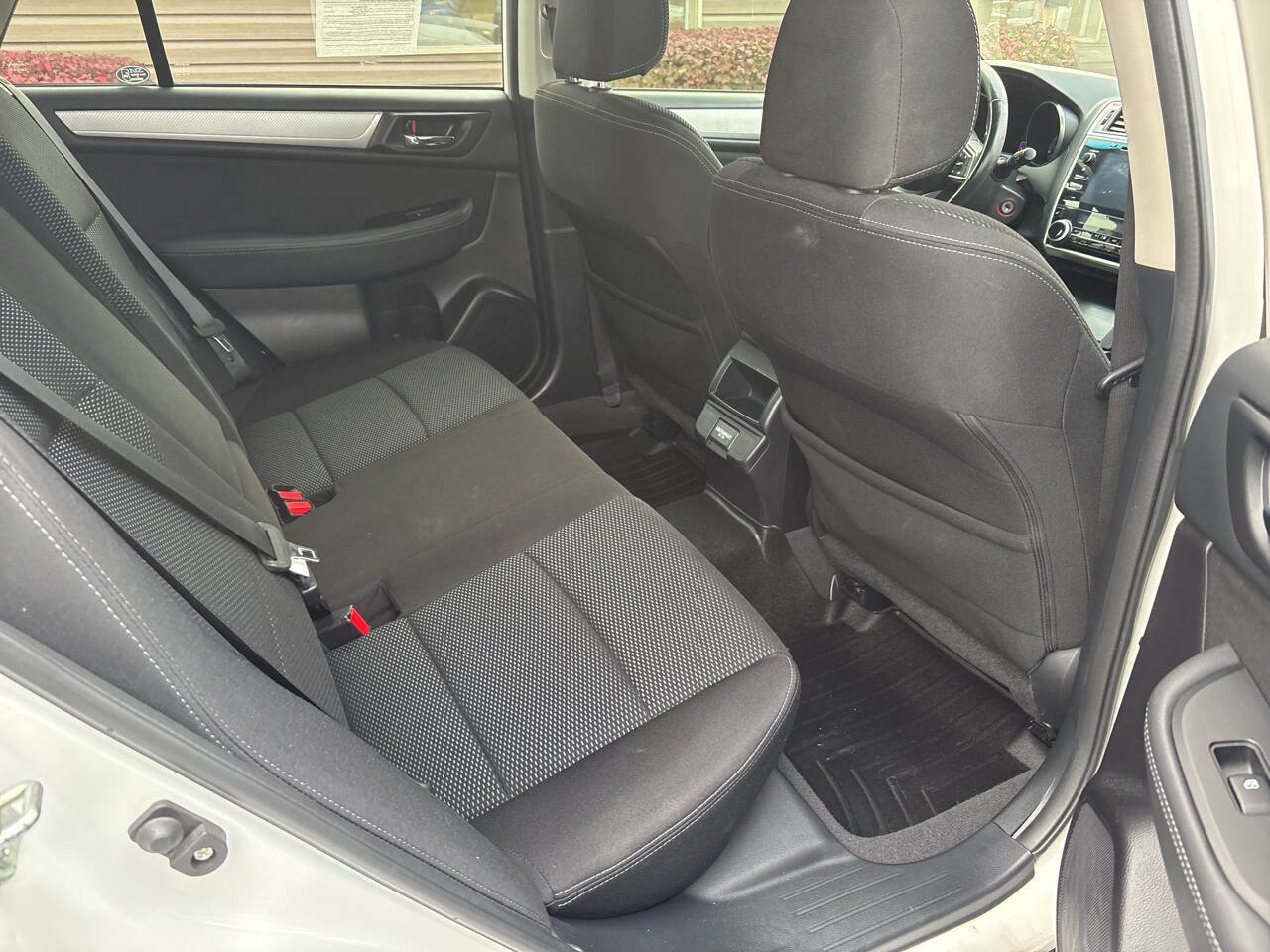 Used 2018 Subaru Outback 2.5i Premium image 9