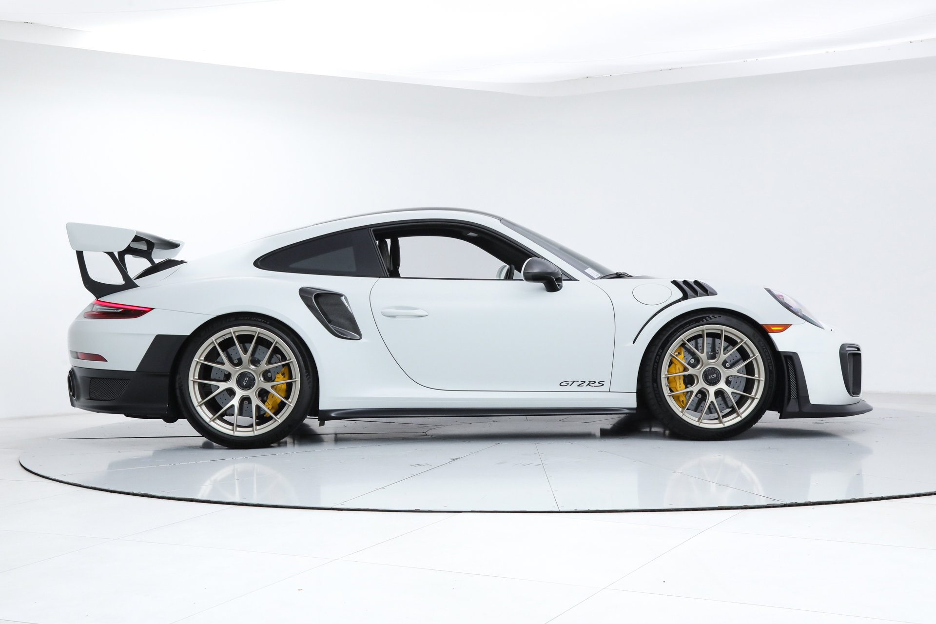 Used 2018 Porsche 911 GT2 RS image 6