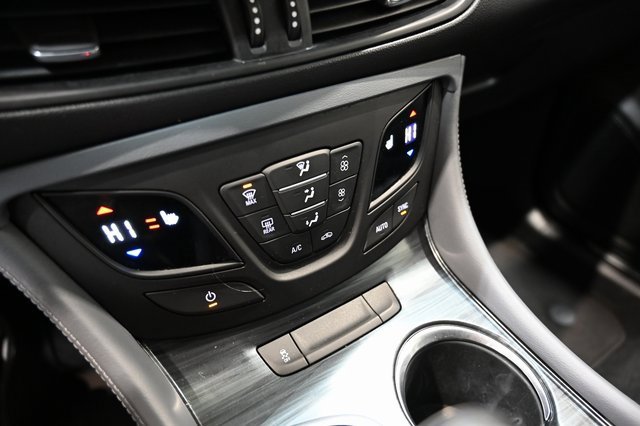 Used 2019 Buick Envision Essence image 17