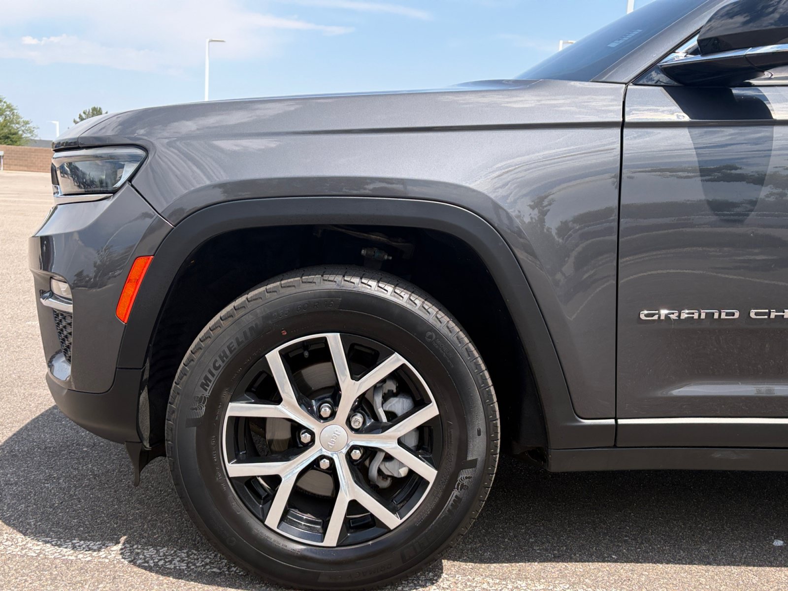Used 2023 Jeep Grand Cherokee Limited AWD/4WD image 11