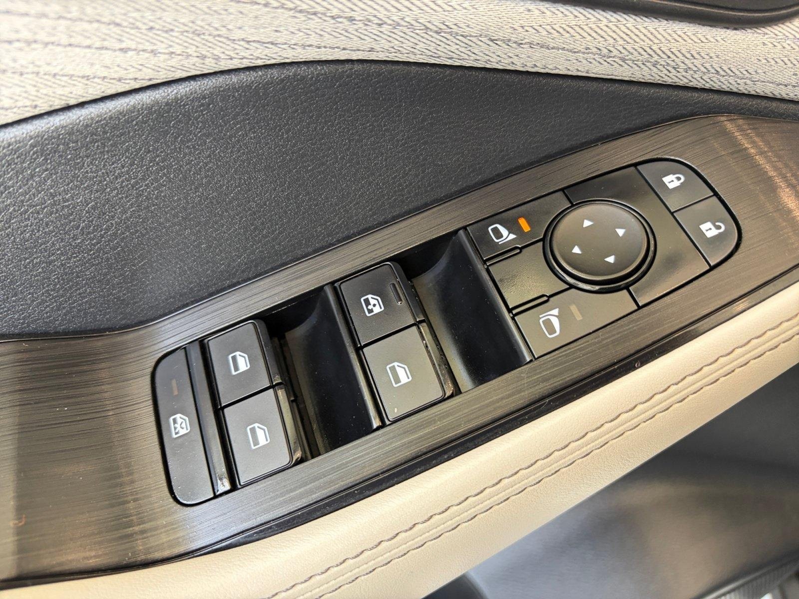 Used 2023 Nissan Rogue SV FWD image 14