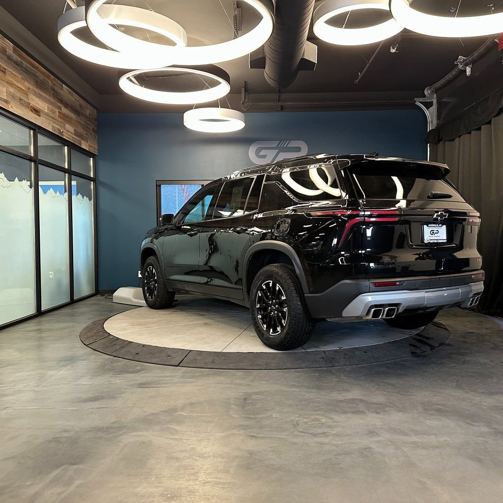 Used 2024 Chevrolet Traverse Z71 w/ Enhanced Driving Package image 5