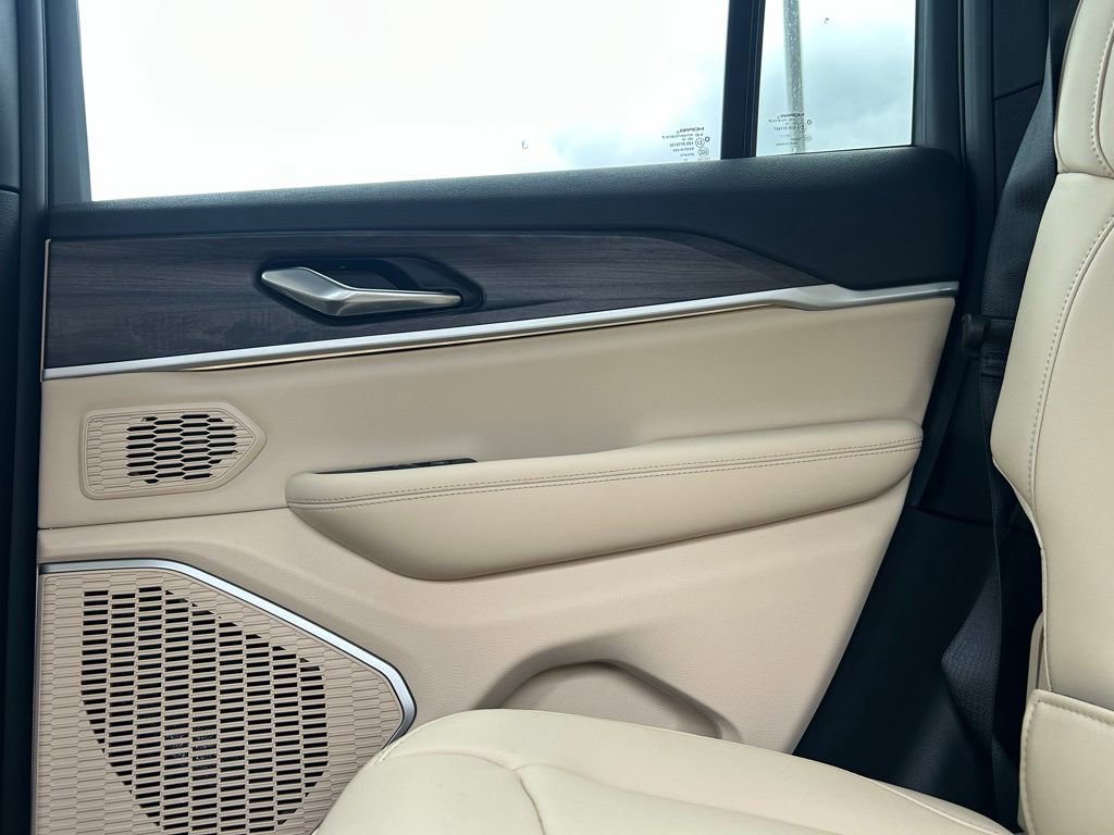 New 2026 Jeep Grand Cherokee Limited image 30