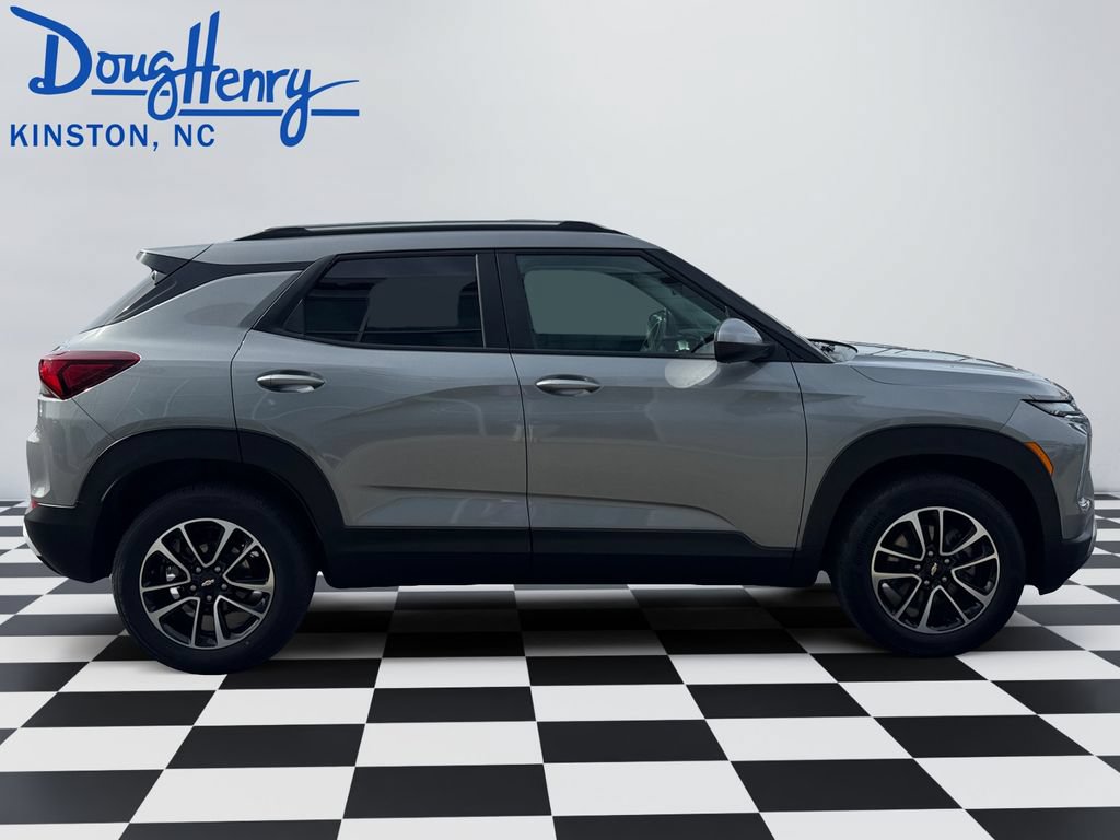 Used 2025 Chevrolet TrailBlazer LT AWD/4WD image 6