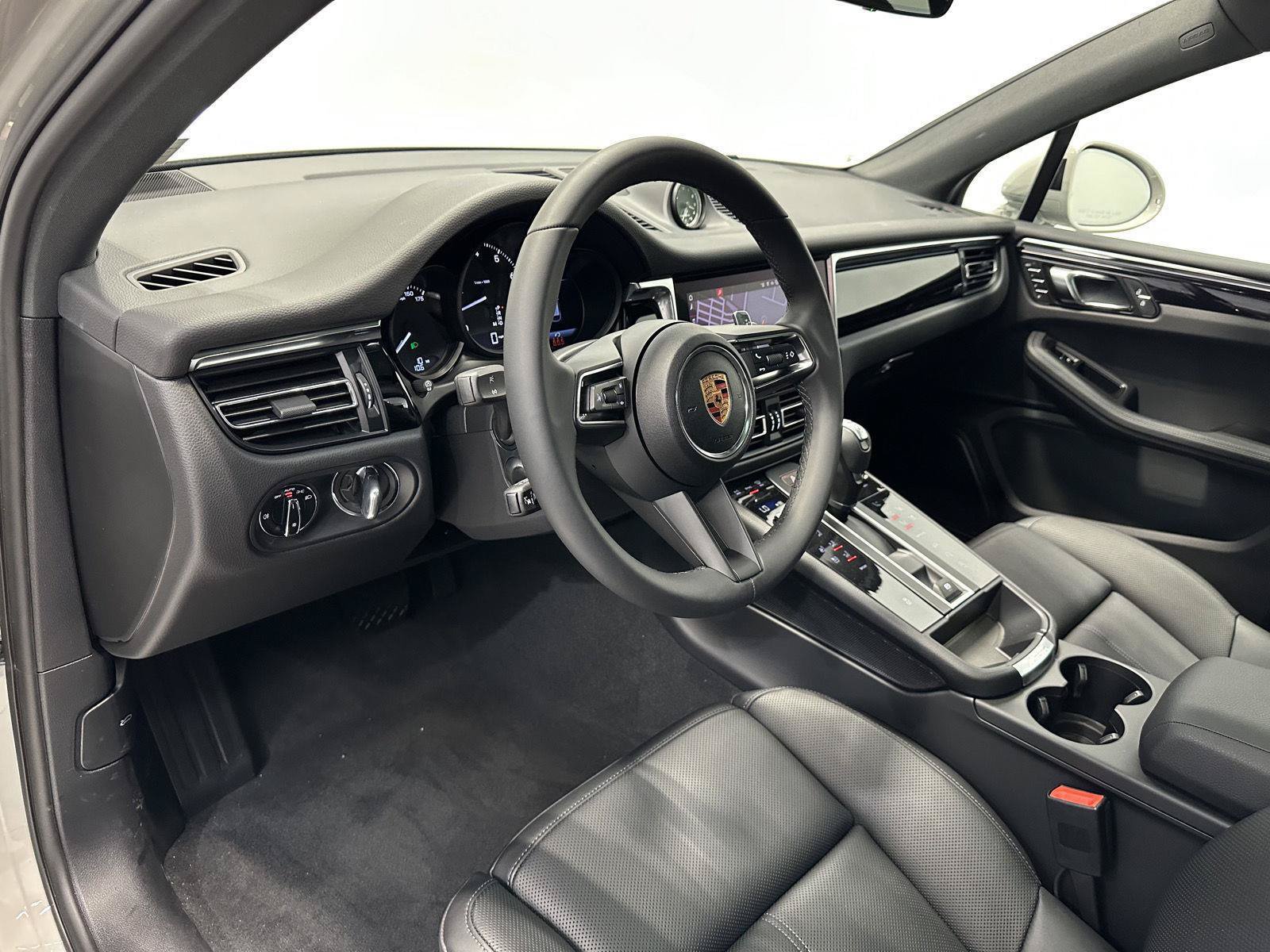 New 2026 Porsche Macan AWD/4WD image 4
