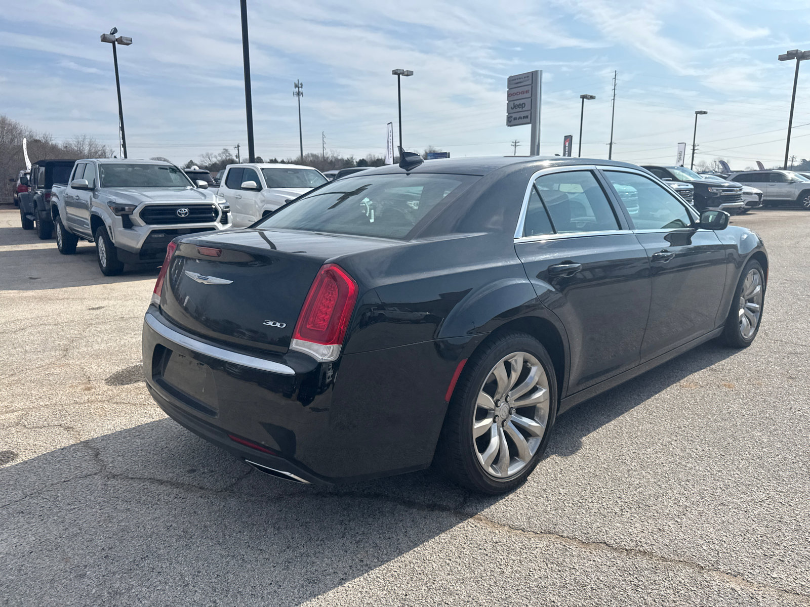 Used 2018 Chrysler 300 Touring w/ Chrome Appearance Package image 5