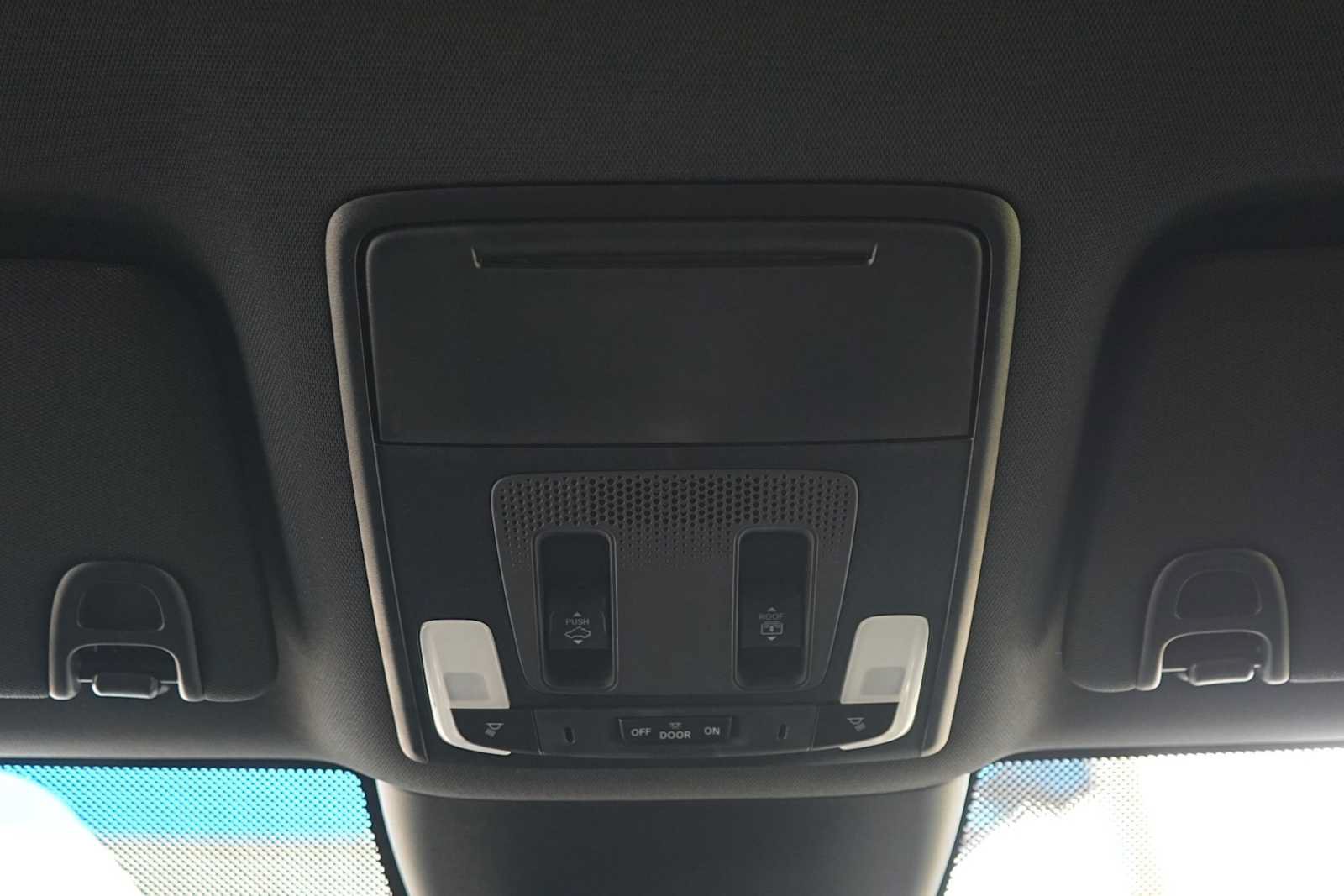 Used 2025 Honda Pilot TrailSport image 23