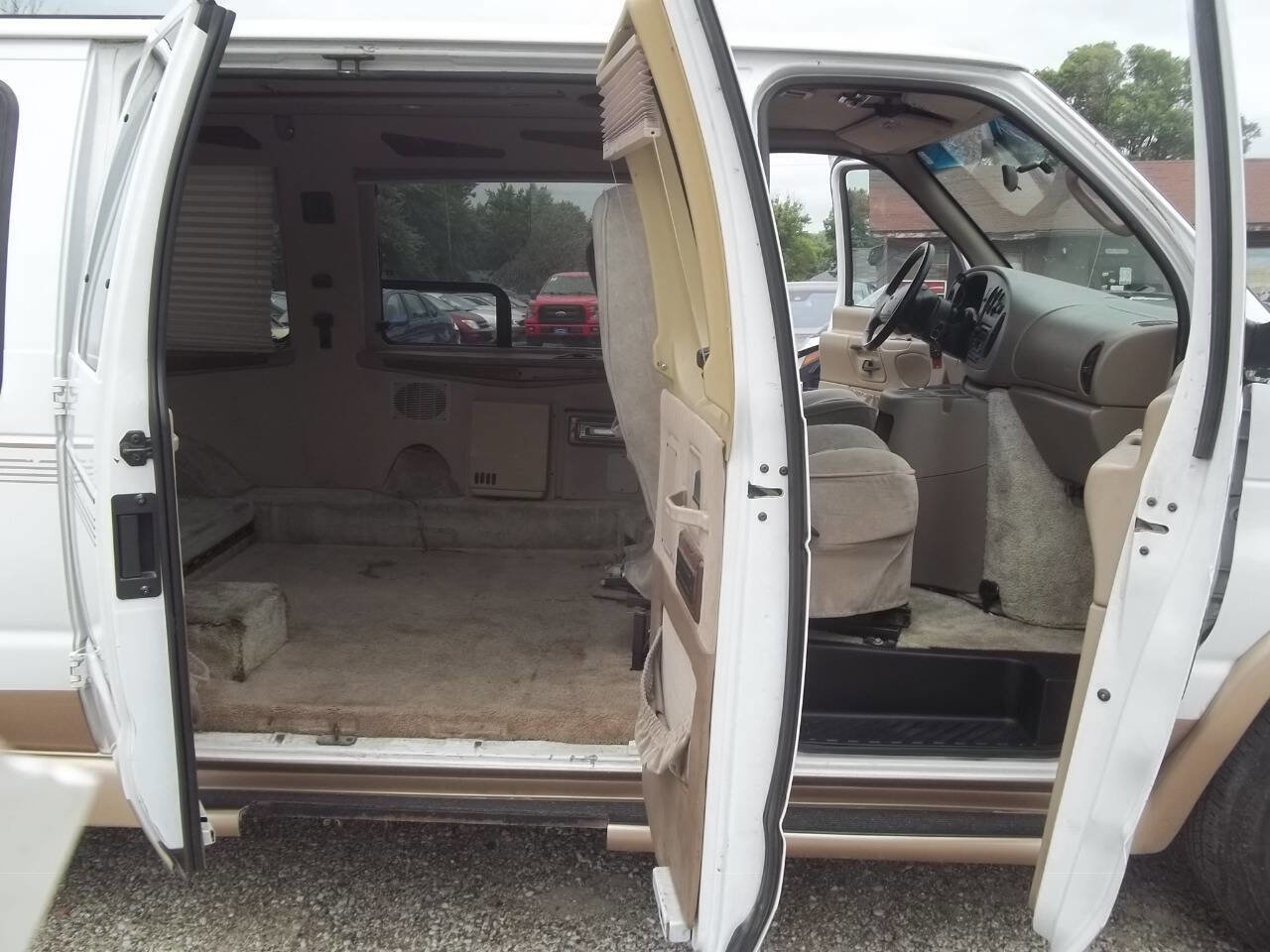 Used 2001 Ford E-150 and Econoline 150 RWD image 8