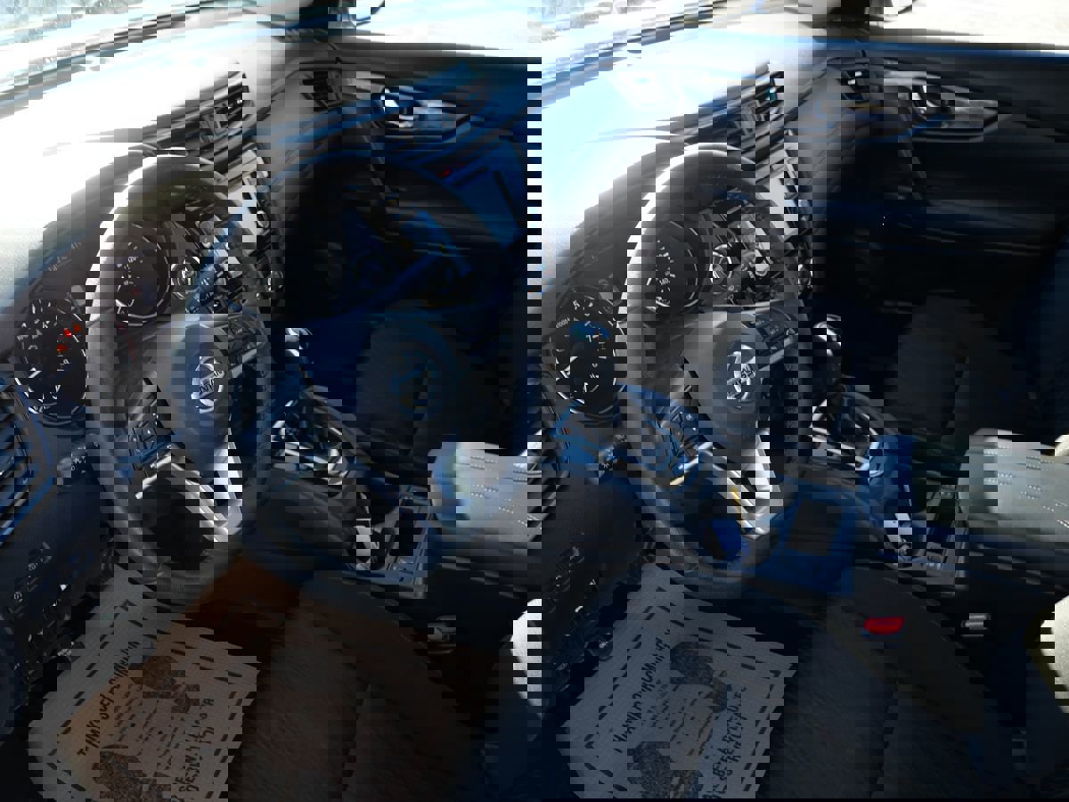 Used 2019 Nissan Rogue SV image 12