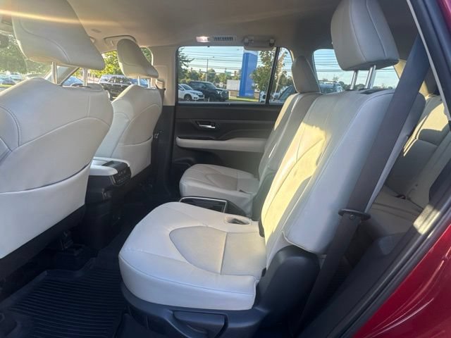 Used 2025 Toyota Grand Highlander AWD image 9