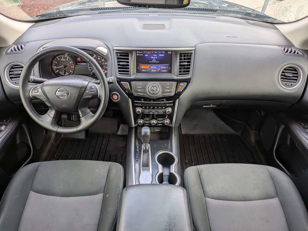 Used 2020 Nissan Pathfinder SV image 19