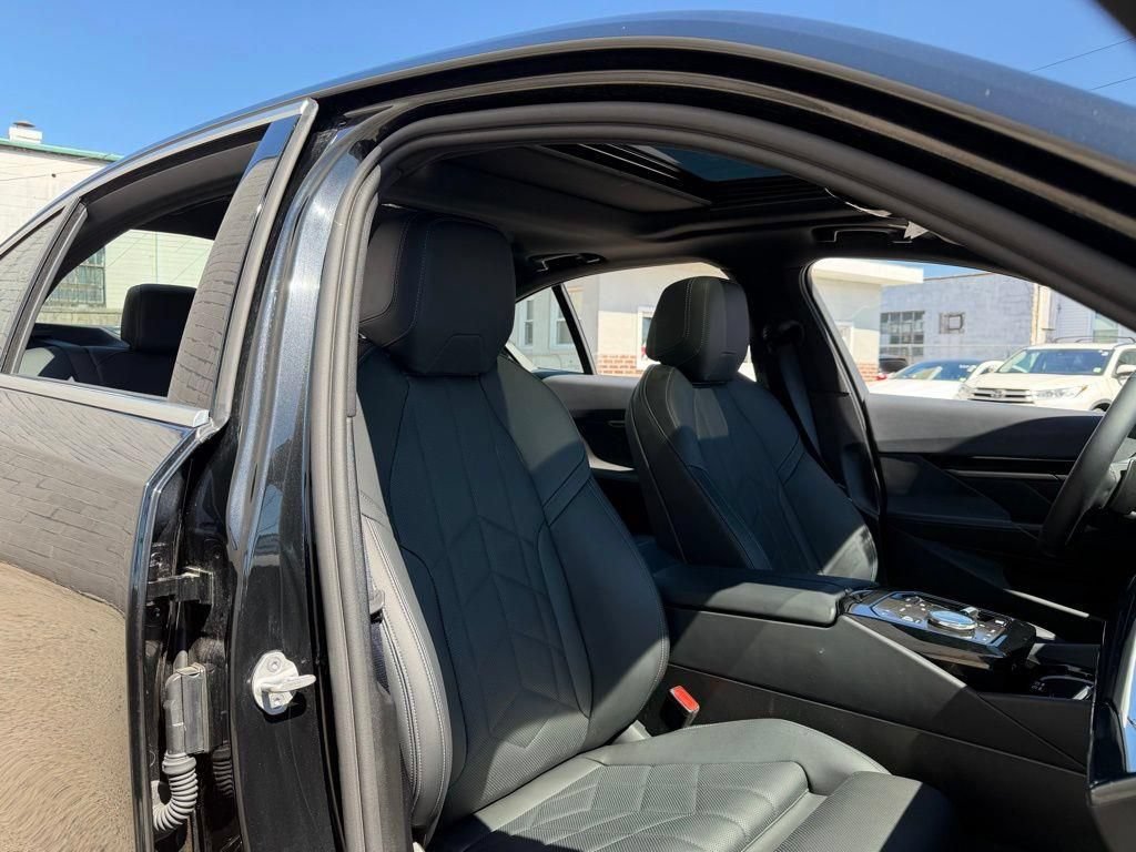 Used 2026 BMW 530i RWD image 12