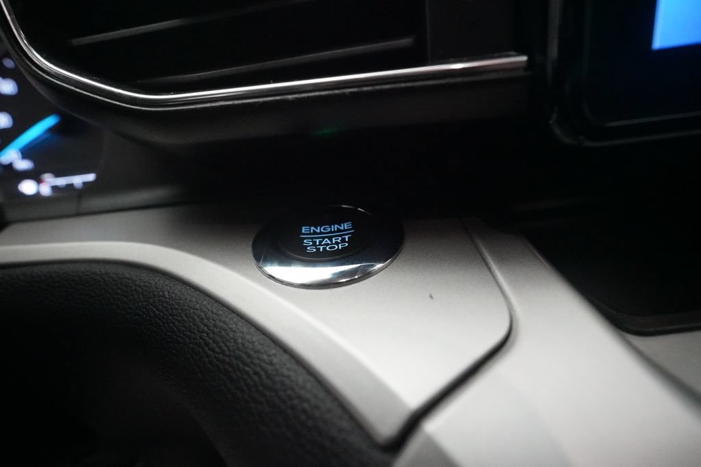 Used 2021 Ford Explorer XLT w/ Equipment Group 202A AWD/4WD image 32