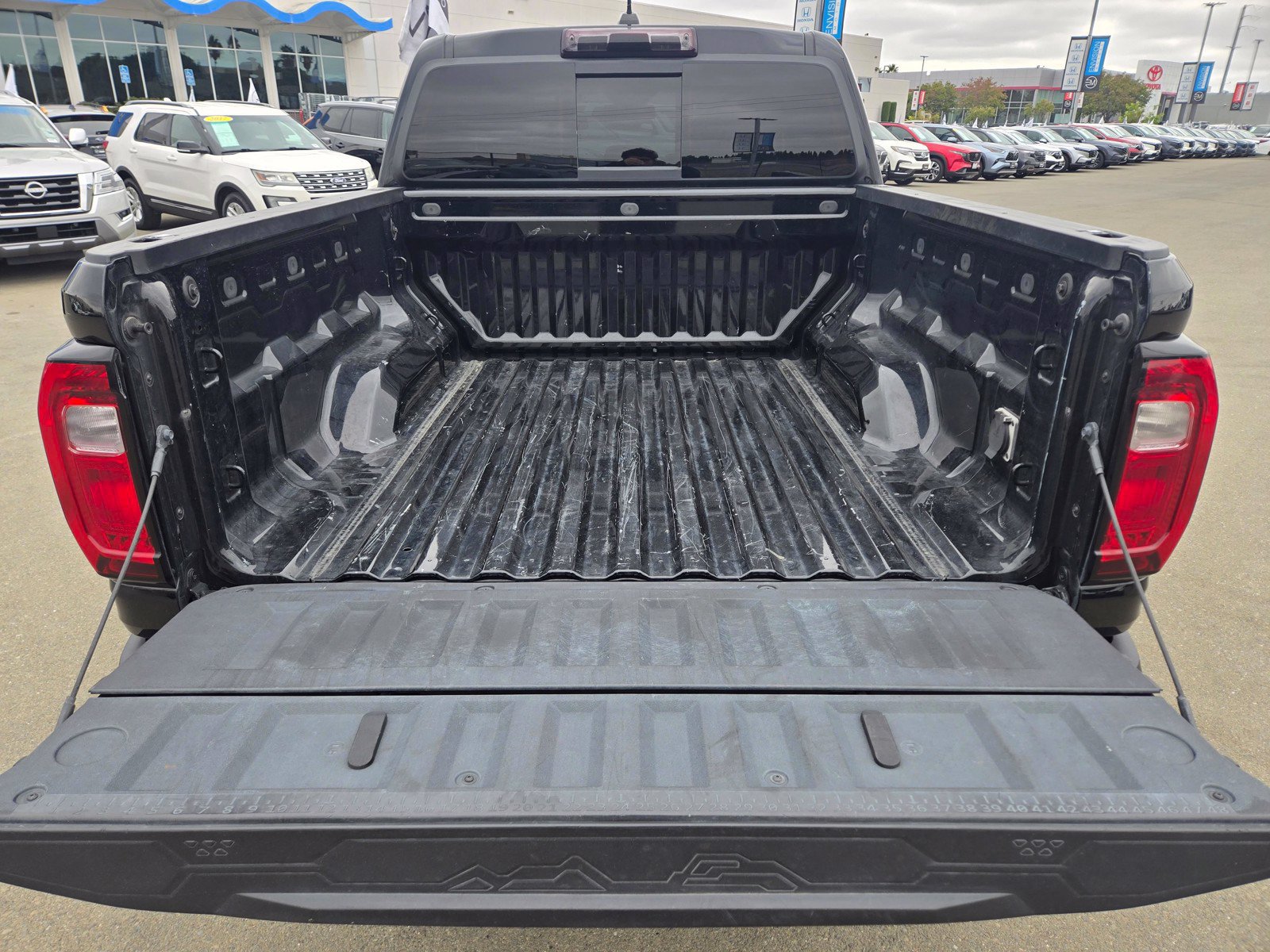 Used 2023 GMC Canyon AT4 AWD/4WD image 9