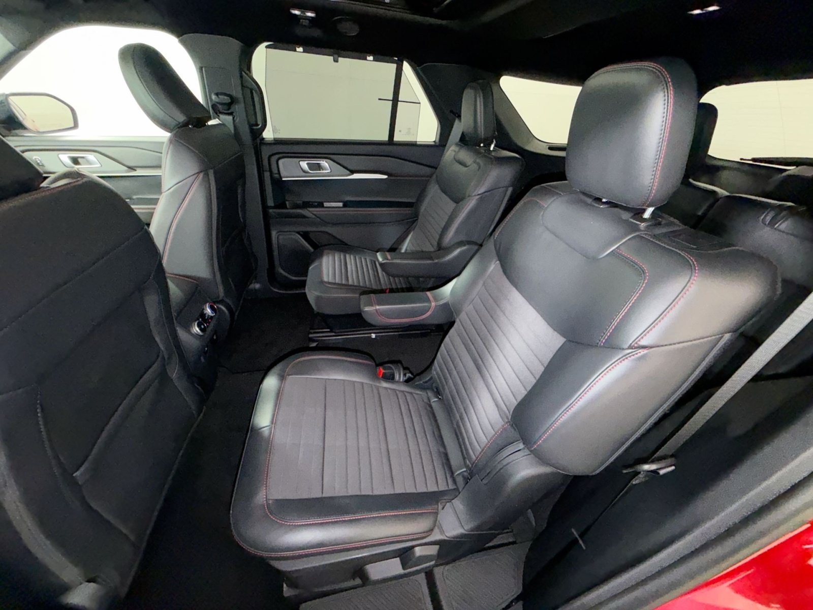 Used 2025 Ford Explorer ST-Line w/ Premium Package AWD/4WD image 25