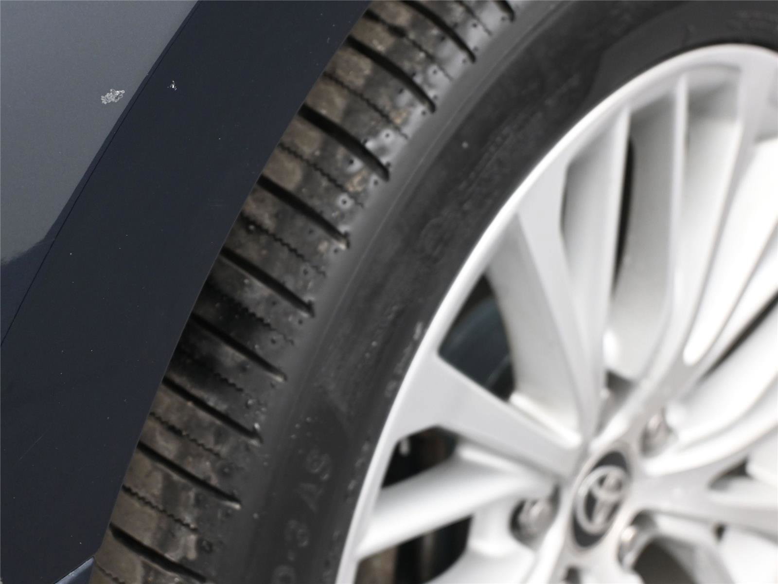 Used 2020 Toyota Camry XLE image 12