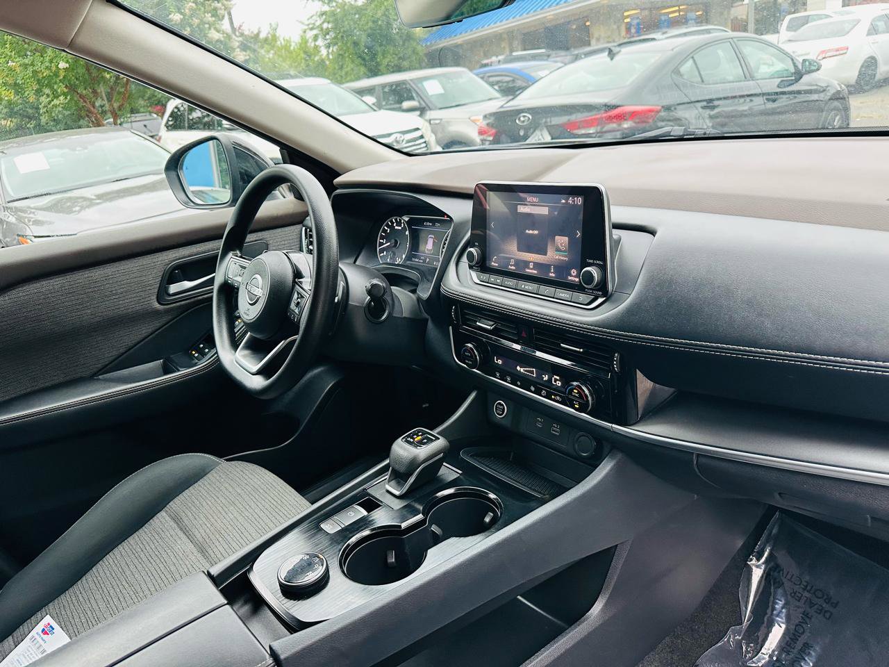 Used 2022 Nissan Rogue SV image 38