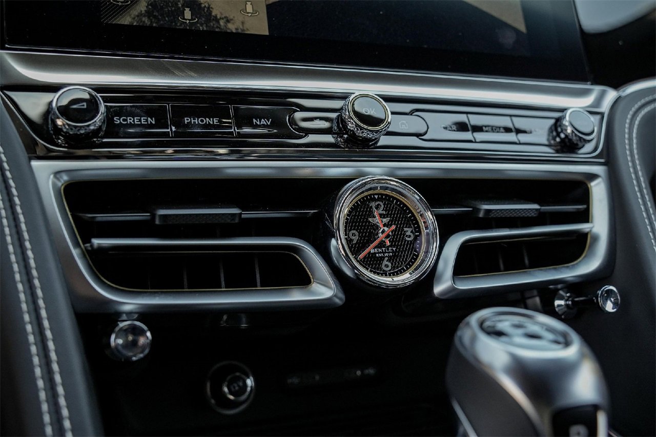 New 2025 Bentley Flying Spur Plug-In Hybrid image 35