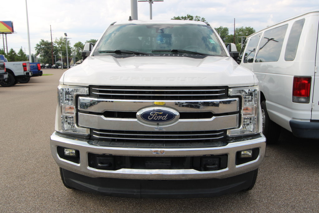 Used 2019 Ford F250 Lariat w/ Lariat Ultimate Package AWD/4WD image 2