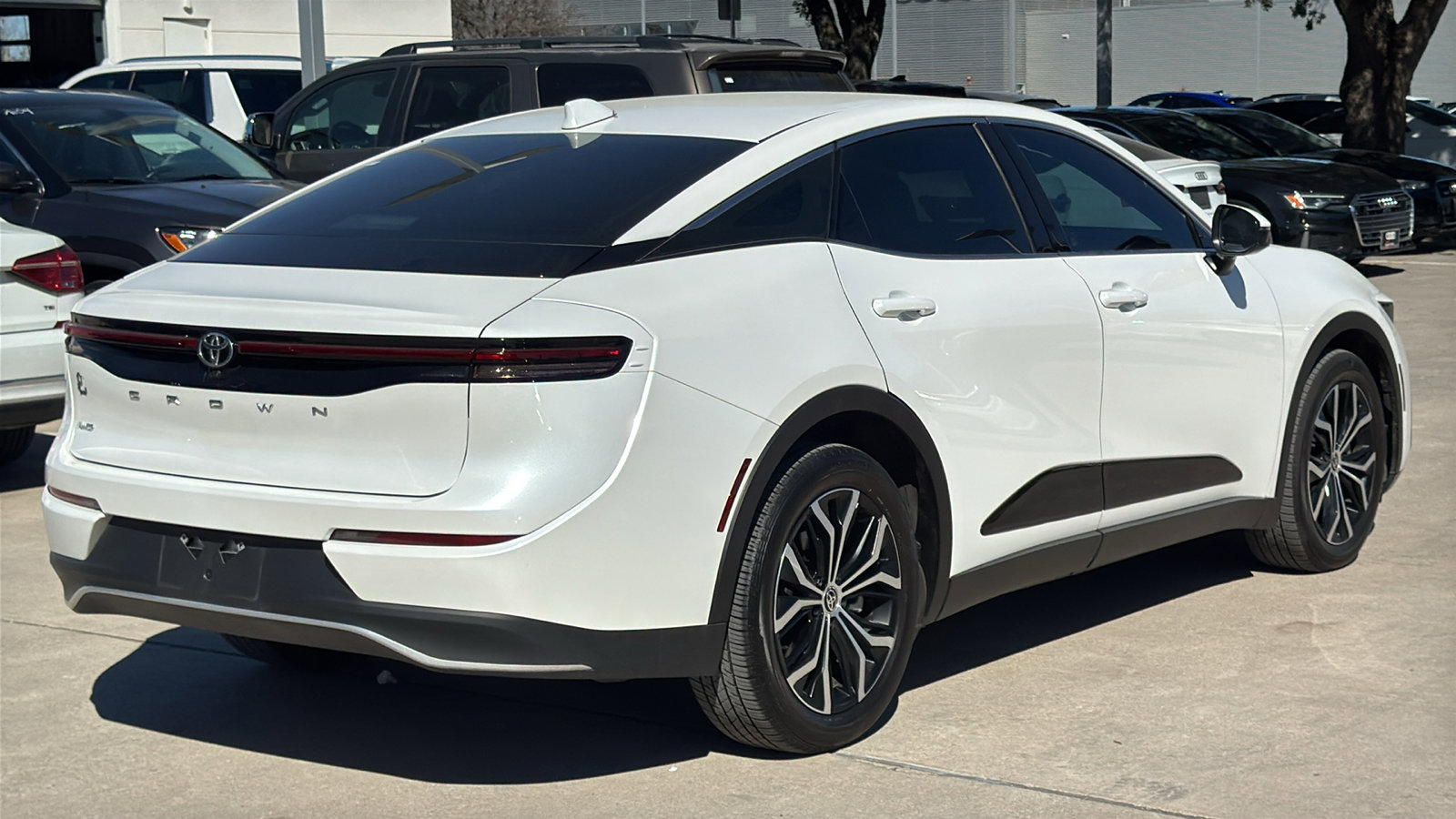 Used 2023 Toyota Crown Limited image 7