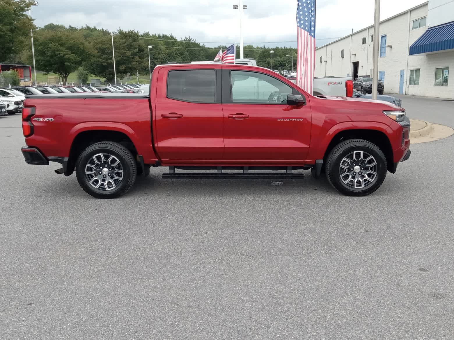 Used 2023 Chevrolet Colorado LT w/ LT Convenience Package III AWD/4WD image 5