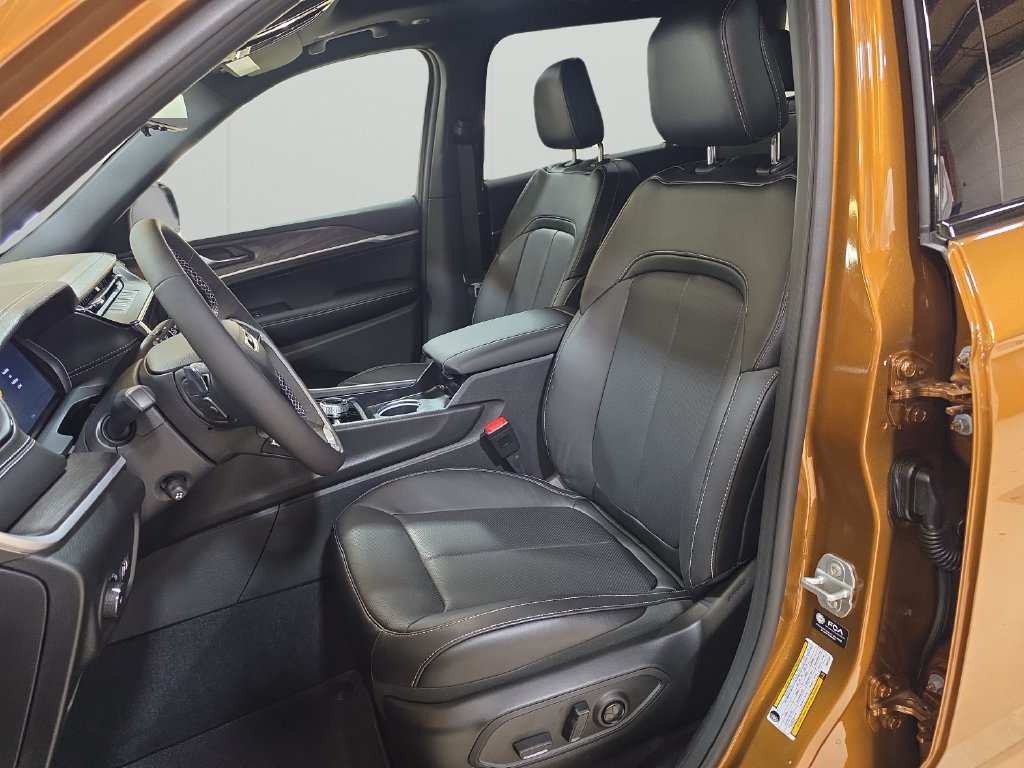 New 2026 Jeep Grand Cherokee L Limited AWD/4WD image 11
