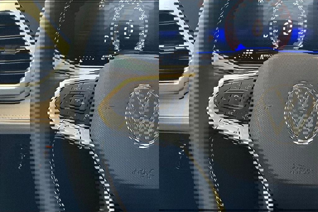 New 2025 Volkswagen Taos SE image 22