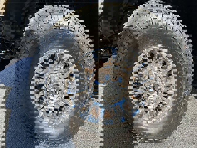 Used 2021 Ford F350 Lariat w/ Chrome Package image 33