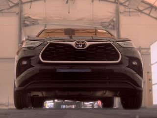 Used 2023 Toyota Highlander XLE FWD image 2