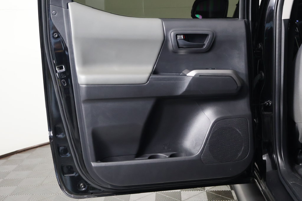 Used 2022 Toyota Tacoma SR5 RWD image 13