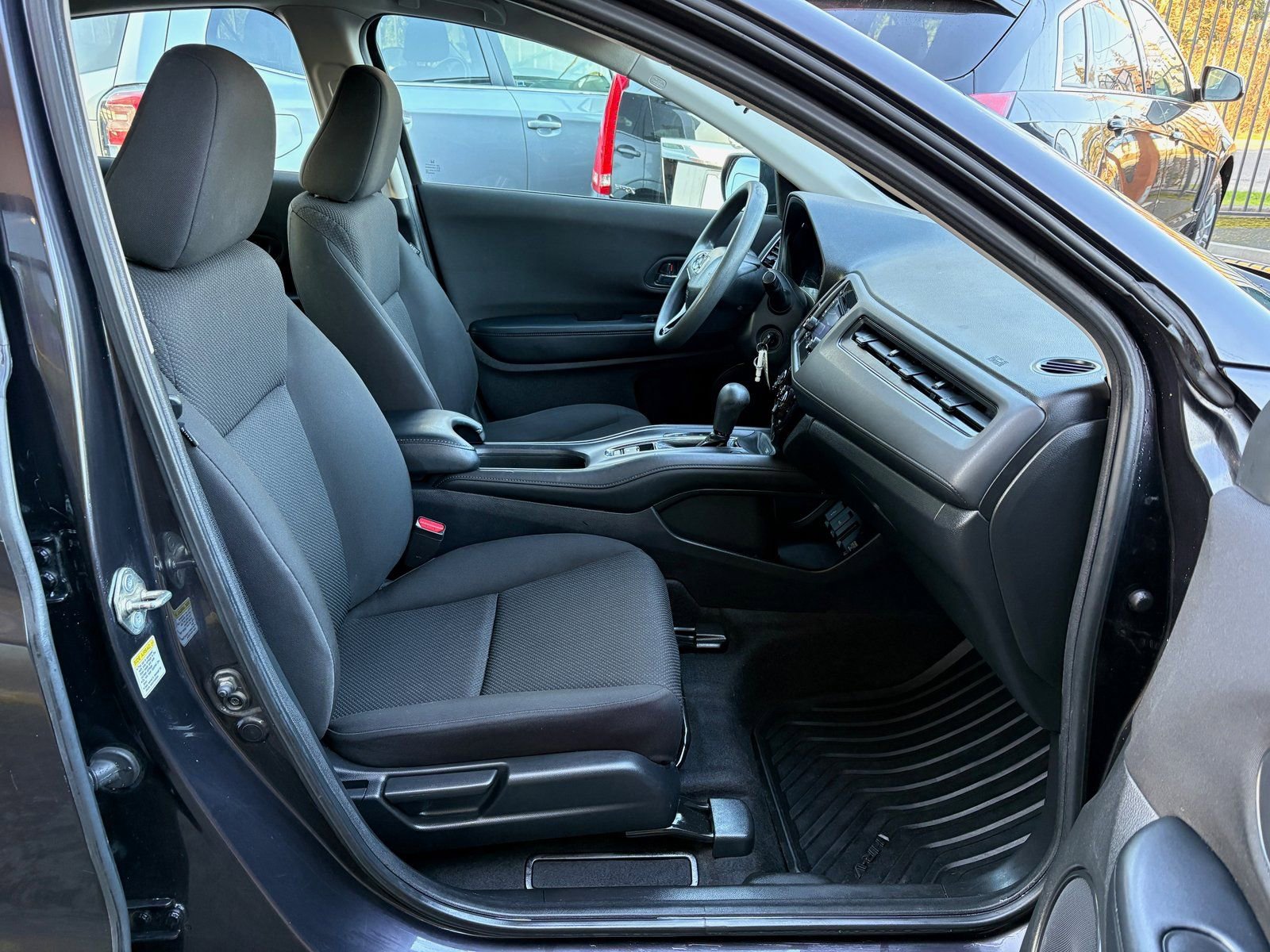 Used 2016 Honda HR-V LX image 28