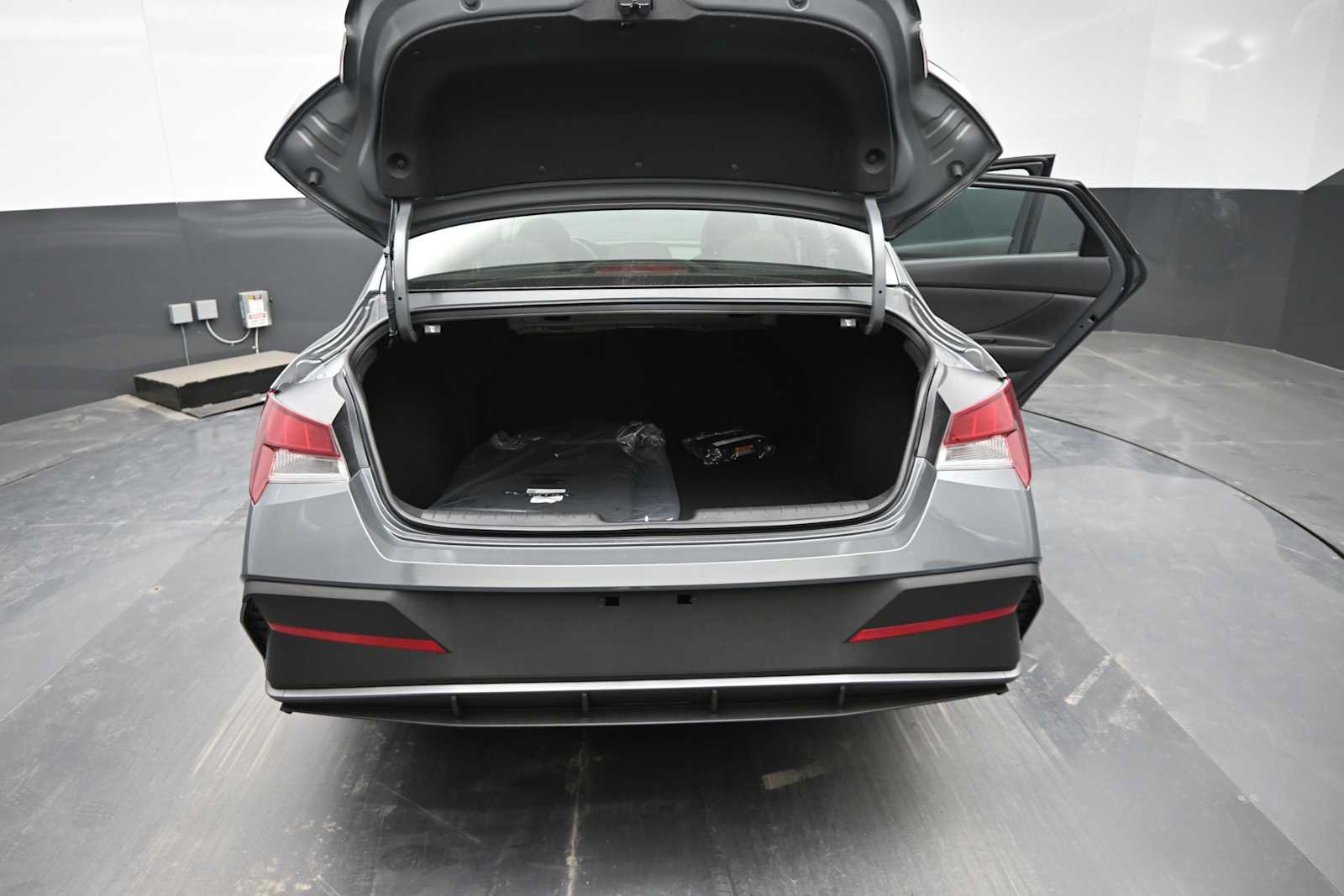 New 2026 Hyundai Elantra SEL Sport FWD image 13