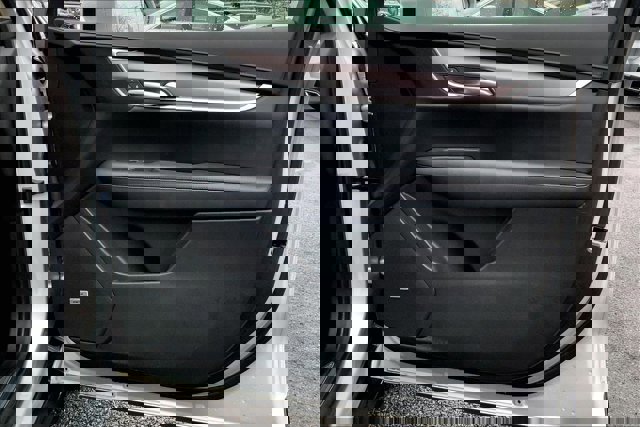 Used 2018 Cadillac XT5 Luxury w/ Driver Awareness Package image 24