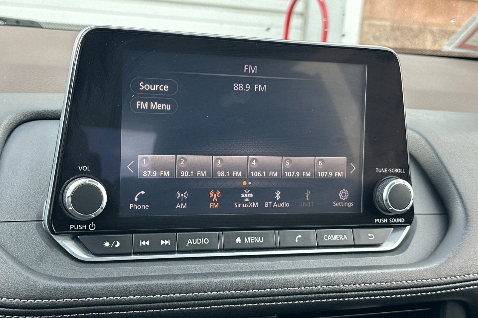 Used 2023 Nissan Rogue SV image 25