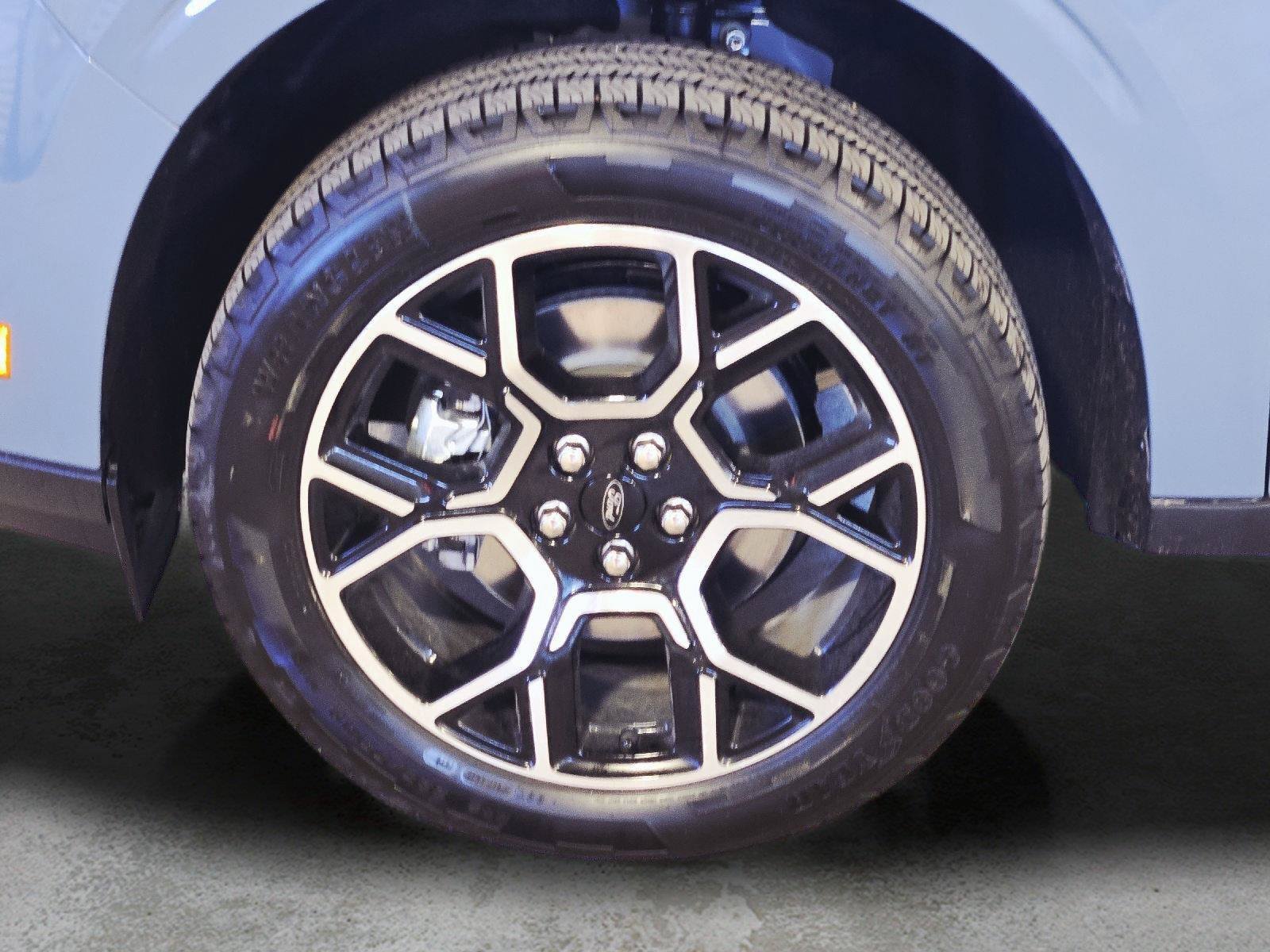 New 2026 Ford Maverick Lariat w/ 4K Tow Package AWD/4WD image 9