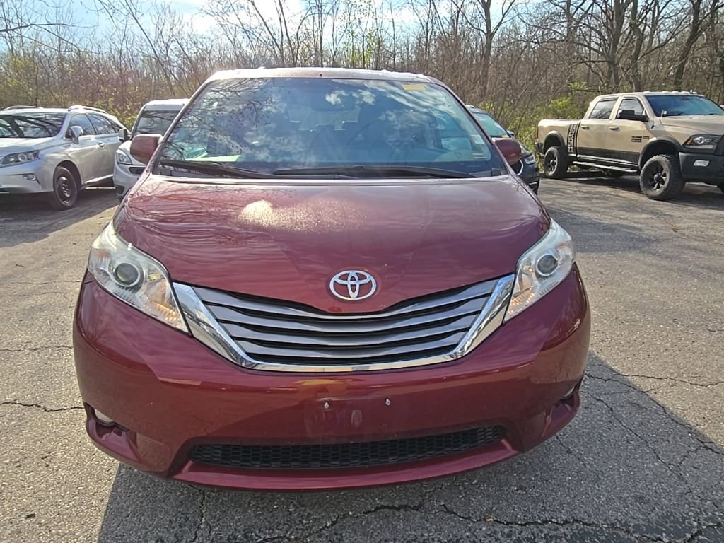 Used 2017 Toyota Sienna XLE image 12