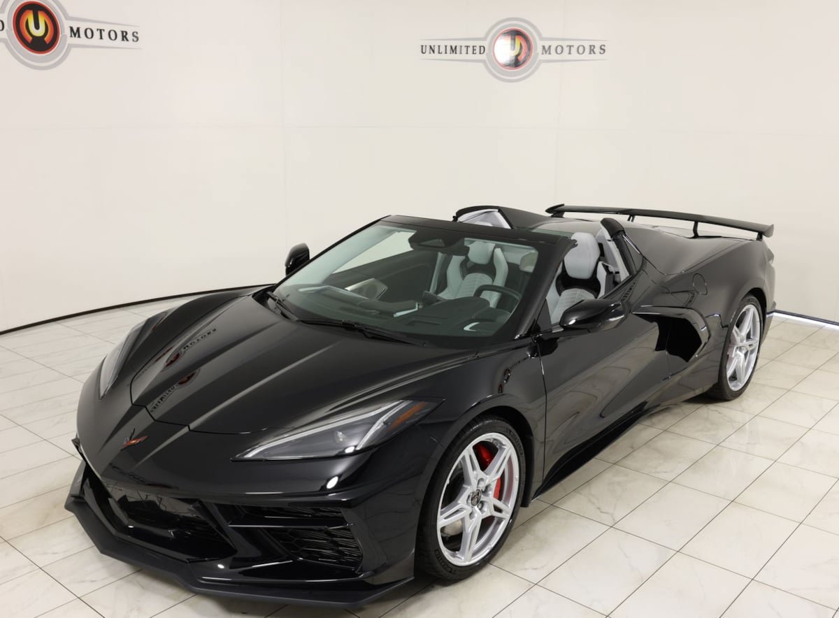 Used 2025 Chevrolet Corvette Stingray Premium Conv w/ Z51 Performance Package RWD image 33